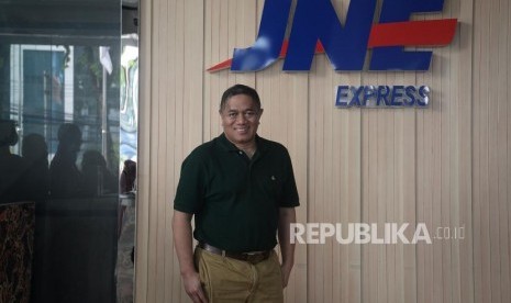 Presiden Direktur JNE Mohamad Feriadi saat diwawancarai di Jakarta, Senin (3/2).