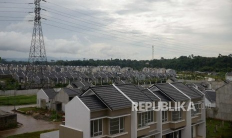 Deretan rumah bersubsidi Fasilitas Likuiditas Pembiayaan Properti (FLPP) di Cibarengkok  Pengasinan, Bogor, Jawa Barat, Senin (17/2). Kementerian Pekerjaan Umum dan Perumahan Rakyat atau PUPR mencatat per 24 Juni 2020 sebanyak 68.785 debitur telah menerima dana FLPP.