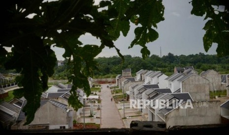 Meski Suku Bunga Turun, Investasi Properti Masih Loyo. Deretan rumah bersubsidi.