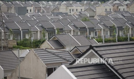 Deretan rumah bersubsidi Fasilitas Likuiditas Pembiayaan Properti (FLPP) di Cibarengkok  Pengasinan, Bogor, Jawa Barat, Senin (17/2/2020).