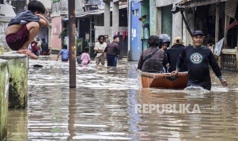 Banjir menerjang Kota Pekalongan, Jawa Tengah, akibat hujan deras yang terjadi sejak Rabu (19/2) petang (Foto: ilustrasi banjir)