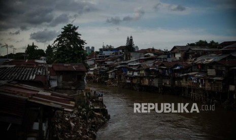 Kondisi pemukiman padat penduduk di kawasan aliran Kali Ciliwung, Jakarta, ilustrasi