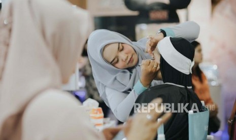 Keempat riasan Wardah mengusung tema natural namun tetap intense.