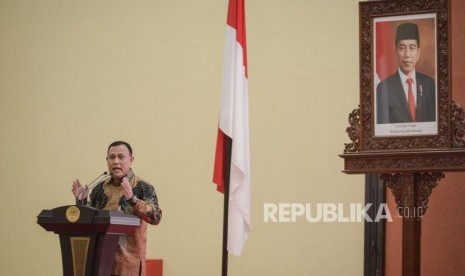 Ketua KPK Firli Bahuri menyampaikan materi saat seminar nasional di Gedung Nusantara IV, Komplek Parlemen, Senayan, Jakarta, Senin (24/2).