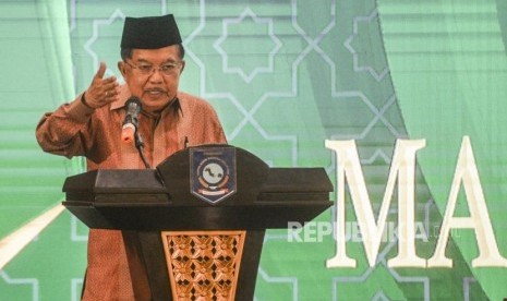 Wakil Presiden ke-10 dan ke-12 yang juga Ketua Palang Merah Indonesia (PMI) Jusuf Kalla