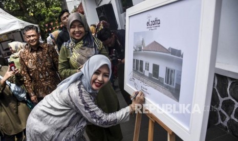 Istri dari Menteri Pariwisata dan Ekonomi Kreatif, Nur Asia Uno. Nur mengajak para wanita pengusaha terap semangat berbisnis meski pandemi belum usai.