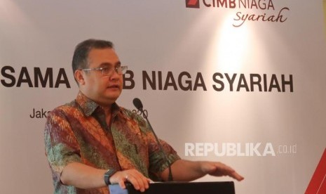 Direktur Syariah Banking CIMB Niaga Pandji P Djajanegara. Unit Usaha Syariah (UUS) PT Bank CIMB Niaga Tbk (CIMB Niaga Syariah) berhasil membukukan perolehan laba sebesar Rp 1,8 triliun pada 2021, naik 34,8 persen (yoy) pada 2021. 