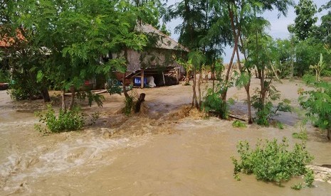 Ilustrasi sungai meluap.