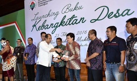  Launching Buku Kebangkitan Desa oleh Menteri Desa, PDT dan Transmigrasi, Marwan Jafar di Jakarta, Kamis (25/2). (foto : Sigit Purwanto)