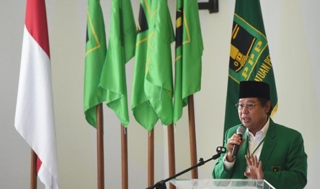 Ketua Umum PPP hasil Muktamar Jakarta Djan Faridz memberikan pidato dalam penutupan Mukernas II PPP di Jakarta, Rabu (30/3).  (Antara/Akbar Nugroho Gumay)