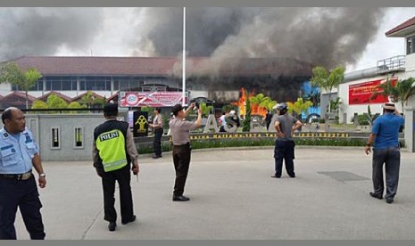 Lapas Banceuy yang terbakar di Jalan Soekano Hatta, Bandung, Sabtu (23/4). 