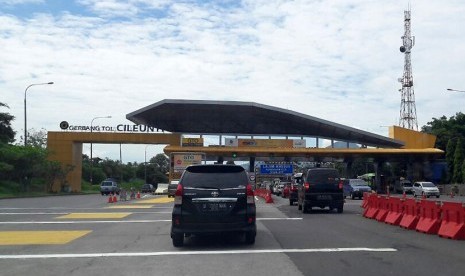 Kondisi arus lalu lintas di gerbang tol Purbaleunyi, Sabtu (2/7) siang, ramai lancar. 