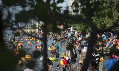 Suasana Pantai Festival Ancol, Jakarta, pada Lebaran.