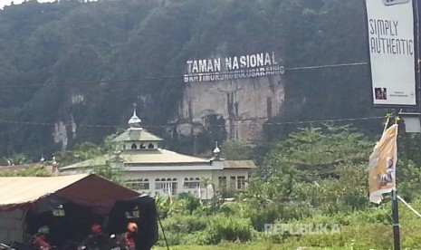 Taman Nasional Bantimur Bulusaraung. pengelola Taman Nasional Bantimurung-Bulusaraung menutup sementara jalur pendakian Gunung Bulusaraung menyusul cuaca buruk.