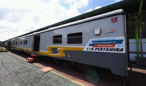 Kereta api yang menggunakan bahan bakar gas alam cair (LNG) dari PT Pertamina (Persero).