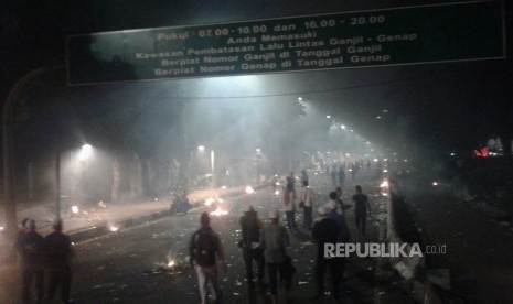 Peristiwa kericuhan yang terjadi di Jalan Medan Merdeka Barat, Jakarta, Jumat (4/11) malam.