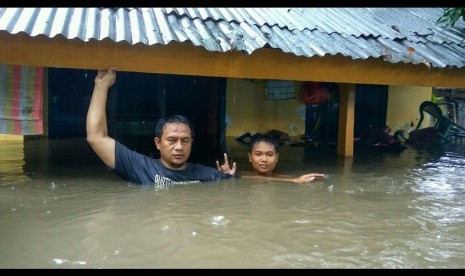 Ribuan rumah terendam banjir di Kota Bima, Kabupaten Bima dan Kabupaten Sumbawa Provinsi Nusa Tenggara Barat pada Rabu (21/12) pukul 03.00 WITA.