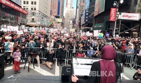  Aksi I Am Muslim Too di Time Square, jantung kota New York, Ahad (20/2).