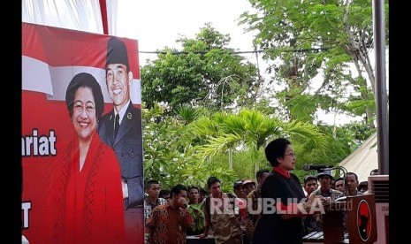  Mantan Presiden RI ke-5 Megawati Soekarno Putri saat  menghadiri peresmian kantor DPD PDIP NTB, Rabu (5/10). 