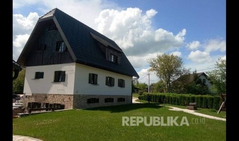 Rumah warga di pedesaan Balkan