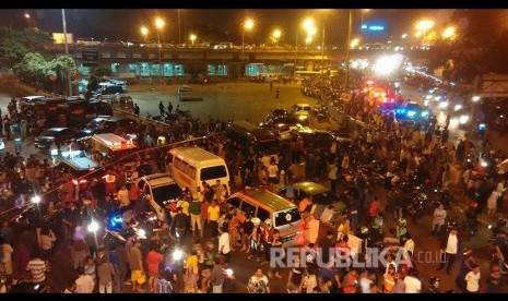 Suasana di Terminal Kampung Melayu, pasca ledakan bom di Kampung Melayu, Rabu (24/5) malam.