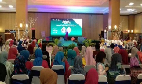 Talkshow Inspirasi Wirausaha Muslinah di Ballroom Masjid Hubbul Wathan, Mataram.