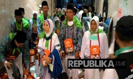 Kedatangan kloter pertama jamaah haji Indonesia embarkasi Medan di Madinah, Jumat (28/7).