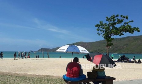 Pantai Kuta Mandalika di Lombok Tengah, NTB.