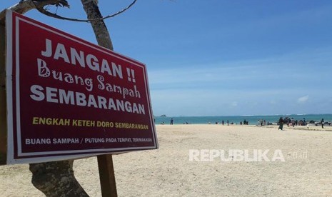 Pantai Kuta Mandalika di Lombok Tengah, NTB.