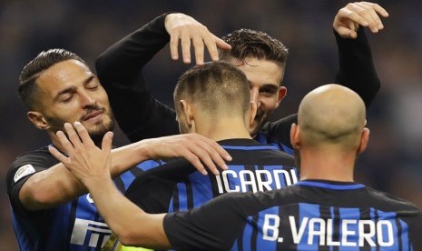  Selebrasi para pemain Inter Milan setelah mencetak gol ketiga ke gawang Sampdoria dalam laga Seri A di Stadion San Siro, Milan, Rabu (25/10) dini hari WIB.