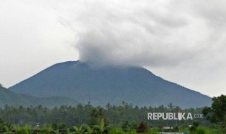 Gunung Agung meletus