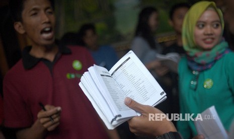 Peserta berlatih bahasa Inggris di Desa Bahasa Borobudur, Magelang, Jawa Tengah.