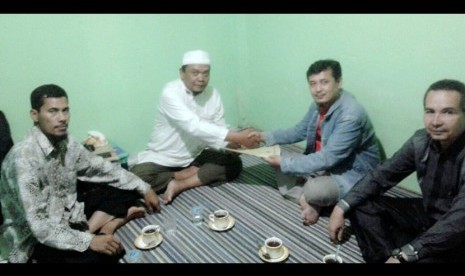 etua FPI Sumbar Buya Busra Khatib Alam menerima surat jawaban dari Dekan FTIK IAIN Bukittinggi Nunu Burhanuddin. Surat jawaban tersebut merespons tuntutan ormas Islam agar IAIN Bukittinggi mencabut pembatasan penggunaan cadar di lingkungan akademik. 