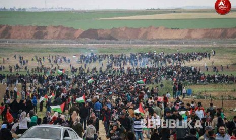 Ribuan masyarakat Gaza bergerak menuju perbatasan Palestina-Israel, Jumat (30/3).