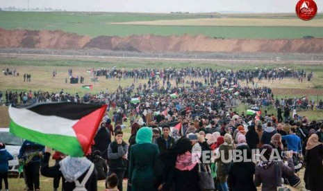 Ribuan masyarakat Gaza bergerak menuju perbatasan Palestina-Israel, Jumat (30/3).