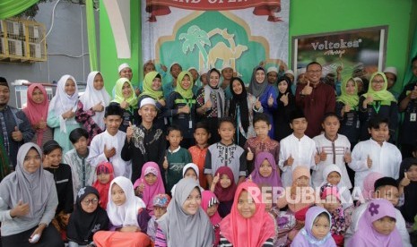  Acara peresmian pembukaan cabang ke-10 Bursa Sajadah di Cibubur, Sabtu (21/4).