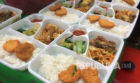   Menu paket makanan gratis dari Humanity Food Truck ACT 