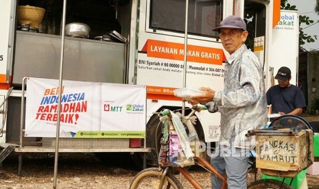  Humanity Food Truck ACT, truk  besar yang disulap menjadi dapur masak umum. 