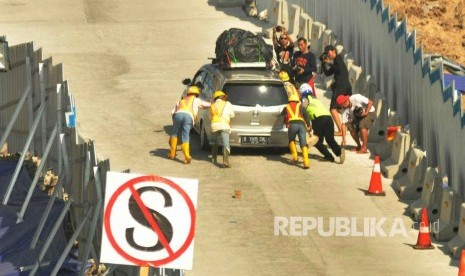   Jalur darurat jembatan Kali Kenteng dengan elevasi 10 derajat di ruas tol fungsional Salatiga-Kartasura di wilayah Kecamatan Susukan, Kabupaten Semarang.