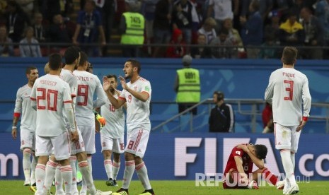 Selebrasi timnas Spanyol  usai memenangkan pertandingan grup B Piala Dunia 2018 di Kazan Arena, Kamis (21/6) dini hari.