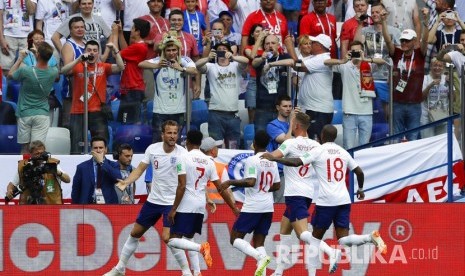  Selebrasi pemain timnas Inggris setelah mencetak gol pertama timnya pada pertandingan grup G Piala Dunia 2018 antara Inggris melawan Panama di Stadion Nizhny Novgorod, Ahad (24/6).