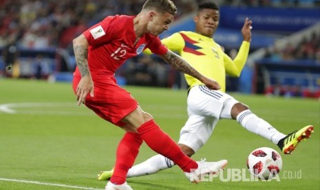  Pemain Inggris Kieran Trippier melakukan tendangan bola pada laga babak 16 besar Piala Dunia 2018 di Stadion Spartak, Moskow, Rabu (4/7) dini hari WIB.