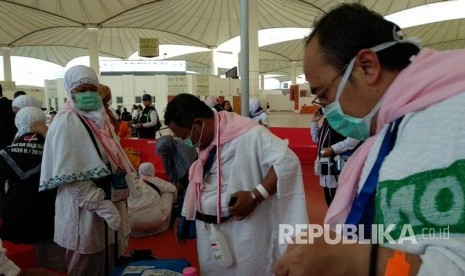 Jamaah haji Indonesia gelombang kedua mulai tiba di Bandara King Abdul Aziz, Jeddah, Senin (30/7).