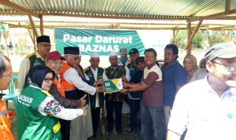 Badan Amil Zakat Nasional (Baznas) meresmikan pasar darurat di Kecamatan Gunungsari, Lombok Barat, NTB, Sabtu (25/8).