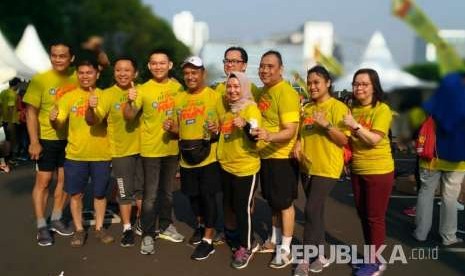 Ribuan peserta yang berasal dari masyarakat dan berbagai komunitas olahraga lari ikut turun memeriahkan Fit & Fun Run 5K yang dihelat Eka Hospital, Ahad (2/9) di Eka Hospital BSD, Tangerang Selatan. 