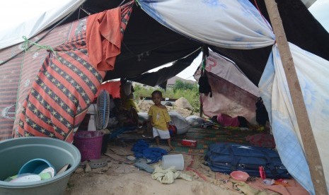 Temporary shelter for refugee in Kabonena square, Palu, Central Sulawesi, Wednesday (Oct 17).