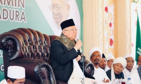  Vice presidential candidate number 01, KH Ma'ruf Amin visits Islamic Boarding School Hidayatulloh Al-Muhajirin, Arosbaya, Bangkalan, Madura, Friday (Oct 19). 