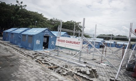 Dompet Dhuafa membangun masjid darurat untuk pengungsi korban gempa bumi, likuifaksi dan tsunami di Kota Palu, Sulawesi Tengah. 