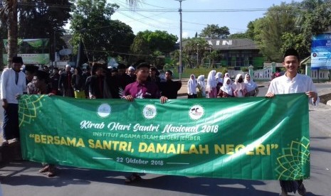  Institut Agama Islam Negeri (IAIN) Jember gelar kirab untuk  merayakan Hari Santri Nasional (HSN) 2018.