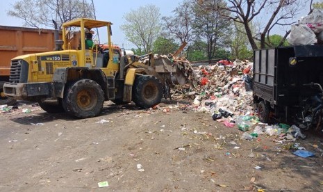 Suasana Tempat Pengolahan Sampah Terpadu Kota (TPST) Sunter, Kamis (25/11), Jakarta. Rencananya Pemprov DKI Jakarta akan membangun fasilitas pengelolaan sampah atau Intermediate Treatment Facility (ITF) di sini. Groundbreaking ITF Sunter akan dimulai 1 Desember mendatang.